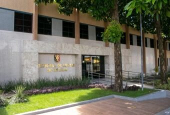 TCE multa Manoel Vasconcelos em R$ 2 mil e encaminha ao TCU despesas com cartão da Defesa Civil