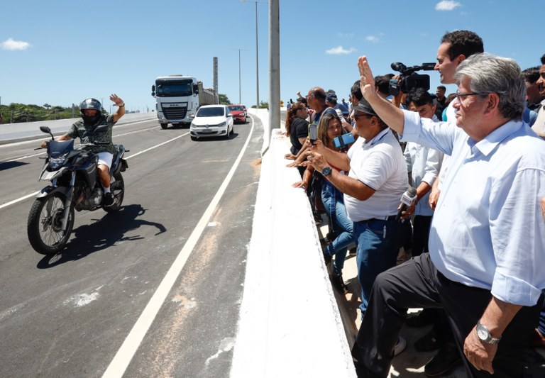 João Azevêdo libera viaduto Luciano Agra e destaca importância da obra para a mobilidade urbana de João Pessoa