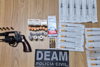 Homem é preso por ameaçar ex-companheira e manter arma ilegal em casa