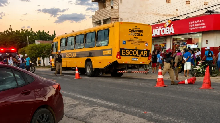 Criança é atropelada ao sair da escola no Sertão da Paraíba