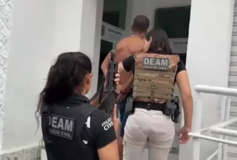 Homem é preso suspeito de jogar gasolina na casa da ex-companheira