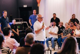 Cícero Lucena defende universalização do Pé de Meia para estudantes do Ensino Médio da Rede Estadual durante encontro com apoiadores em João Pessoa