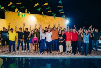 Em Capim, Cícero participa da Festa de Sant’Ana e se compromete com recuperação da malha viária na região
