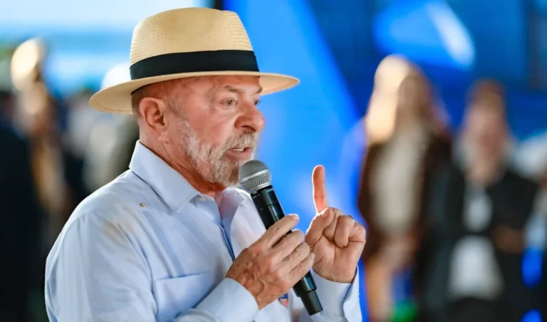 Lula defende soberania na véspera de tarifaço: “Brasil não se entrega”