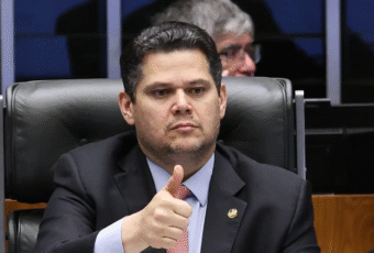 Alcolumbre destrava PEC do fim da 6×1 após conversas com Lula