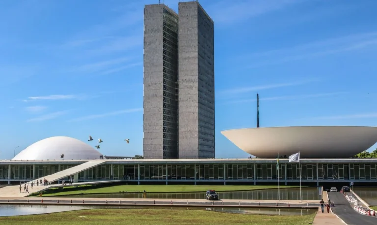 Congresso vota nesta semana fim da escala 6×1 e “taxa das blusinhas”