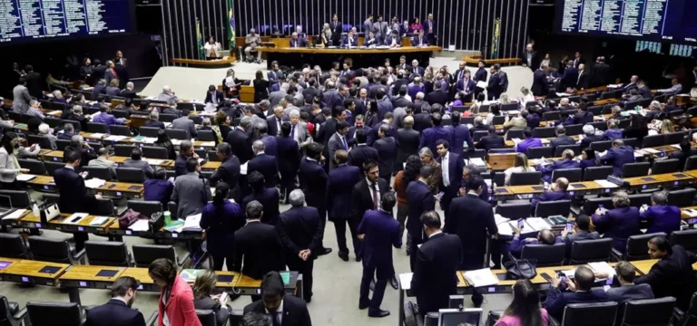 Câmara instala comissão para analisar PEC que reduz maioridade penal