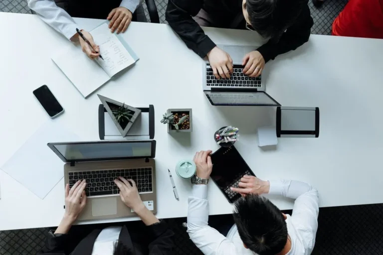 Empresas com 100 ou mais empregados devem atualizar dados