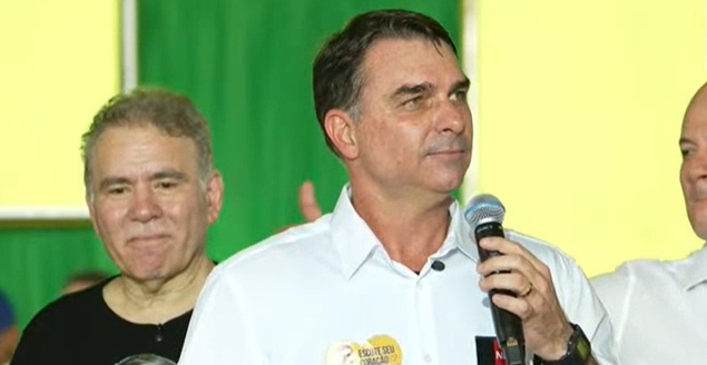 “Só tem jeito assim: é porrada”, diz Flávio Bolsonaro, na PB, sobre ladrão de celular