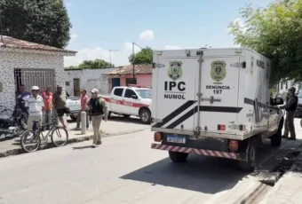 Mulher é morta a tiros após criminosos invadirem