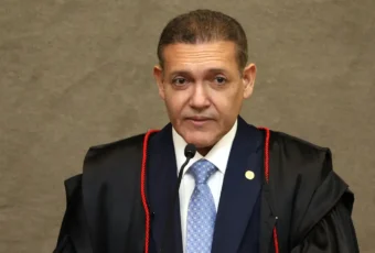 Nunes Marques determina imediata filiação de Flávio ao PL novamente