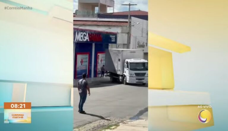 Caminhão sem freio desce ladeira e atropela mulher
