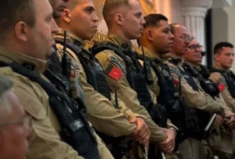 Policiais militares da 1ª CIA do 3º BPM participam de homenagem promovida pela Igreja Universal ao Dia do Soldado