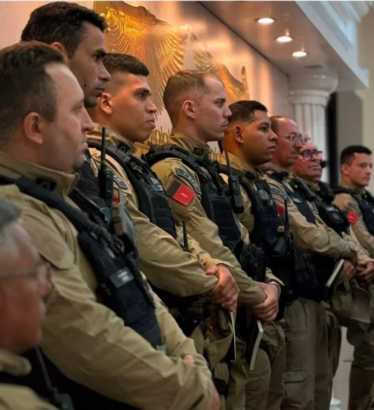Policiais militares da 1ª CIA do 3º BPM participam de homenagem promovida pela Igreja Universal ao Dia do Soldado
