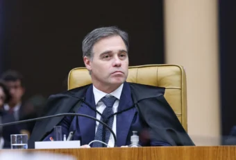 Ministro André Mendonça afasta diretor-geral da PF e manda investigar relatórios