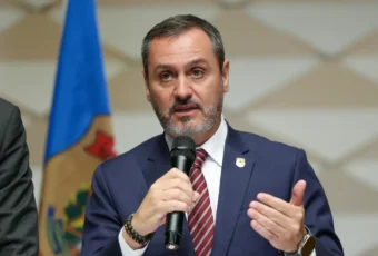 Ministro Flávio Dino reintegra Andrei Rodrigues ao comando da PF