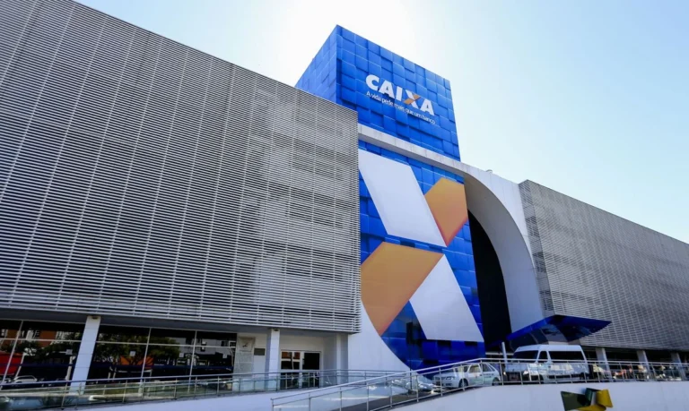 Empregados da Caixa rejeitam proposta e mantêm greve nacional