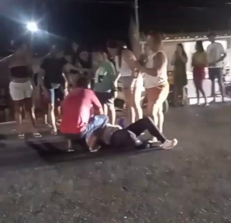 Colisão entre carro e moto deixa mãe e filho feridos