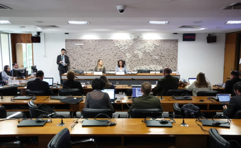 Congresso debate regulação das redes sociais em audiência nesta segunda