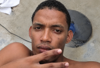 Jovem é perseguido e morto a tiros