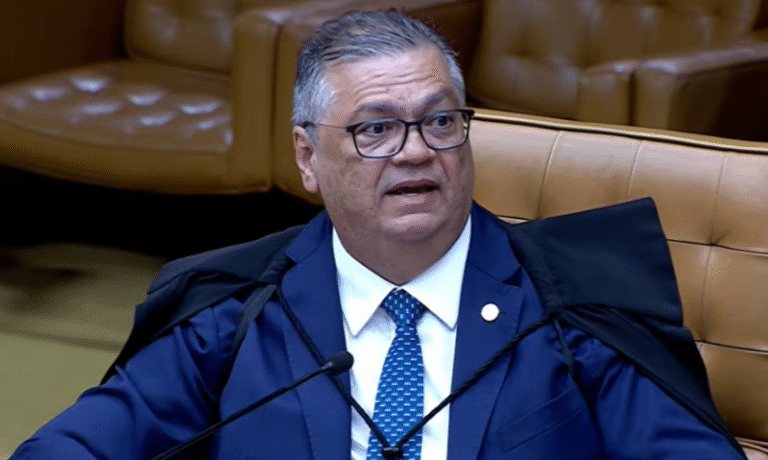 Flávio Dino critica condução de Fachin, pede vistas e suspende julgamento