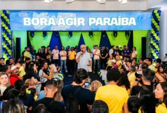 Evento superlotado mostra força de Cícero em Campina ao lado de Tovar e Romero