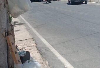 Acidente entre moto e carro deixa uma pessoa ferida no centro de Coremas-PB