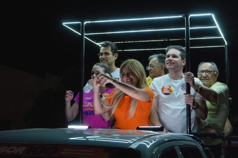 Paloma Kenned reúne multidão em grande carreata nas ruas de Santana dos Garrotes