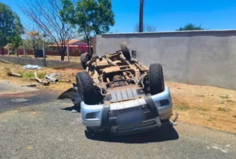 Comerciante morre após caminhonete capotar na PB-323,