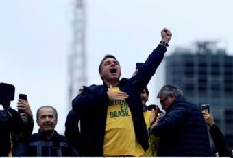 Flávio Bolsonaro promete indicar 5 ministros ao STF porque Moraes ‘vai cair’