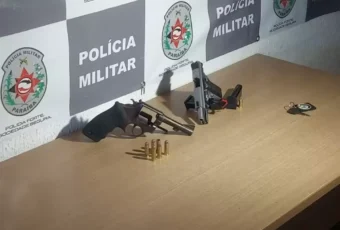 Mulher é atingida por bala perdida durante confronto e dois suspeitos são presos