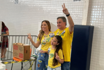 Efraim vota em João Pessoa ao lado de Queiroga e diz acreditar em segundo turno