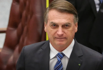 Moraes manda PGR se manifestar sobre retomada antecipada das visitas de Flávio a Jair Bolsonaro