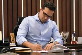 Governador Lucas Ribeiro assina novo Refis para facilitar regularização de débitos fiscais na Paraíba