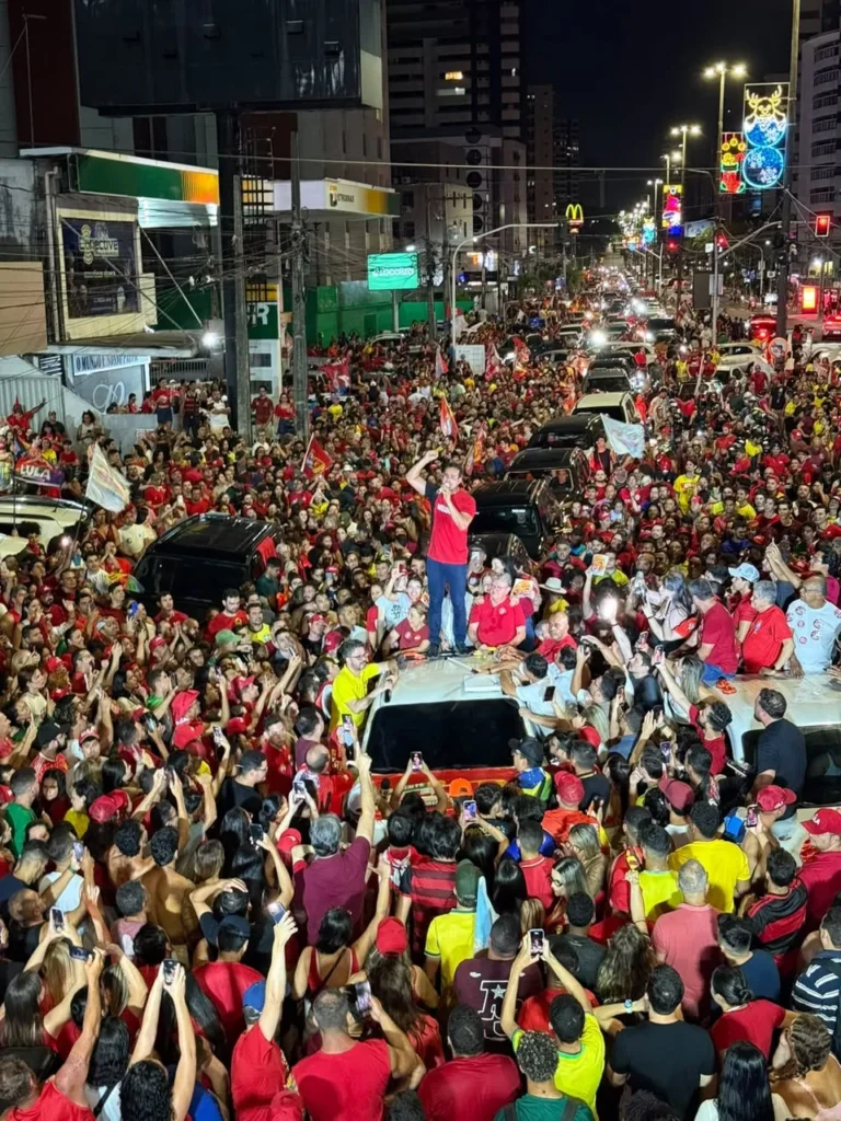 Essa vitória é de vocês”, diz Lucas durante comemoração à vitória de Lula