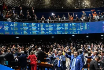 Senado aprova PEC que acaba com a escala 6×1