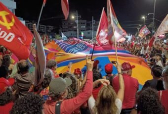 Apoiadores da reeleição do presidente Lula se reúnem no Busto de Tamandaré