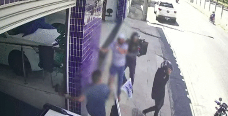 Empresário é agredido durante assalto à loja de veículos