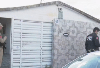 Casal é encontrado morto dentro de residência