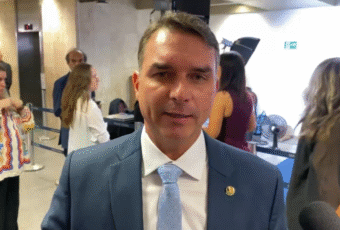 Em São Paulo, Flávio Bolsonaro se reúne com prefeitos e vereadores do estado