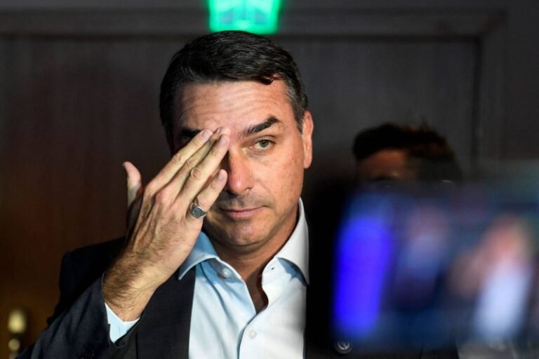A rota de fuga de Flávio Bolsonaro – O Assunto #1834