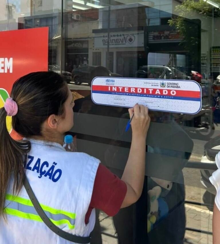 Fiscalização flagra comida mofada e bombas com combustível a menos e determina interdições em Itaporanga