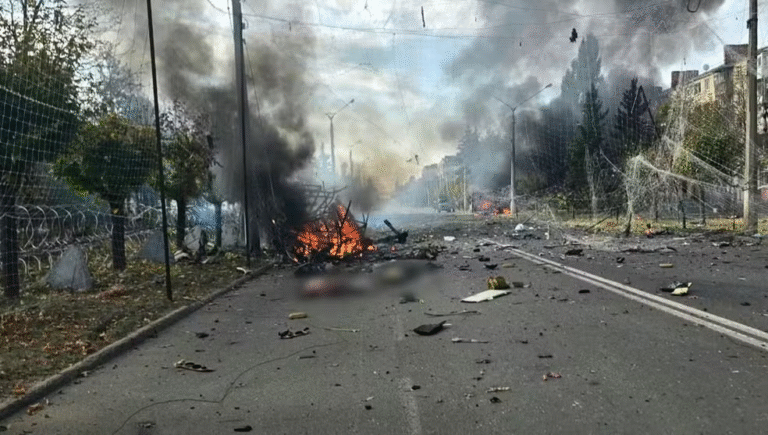 Ataque russo contra dois ônibus deixa mais de 30 mortos na Ucrânia